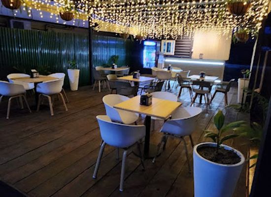 honduras/tela/restaurant/burger-house