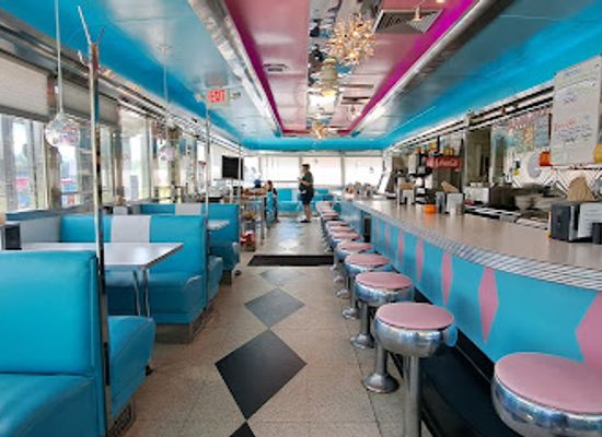 michigan/the-thumb/restaurant/the-comet-classic-diner-creamery