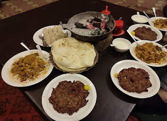 pakistan/baltistan/restaurant/gilgit-food-yard
