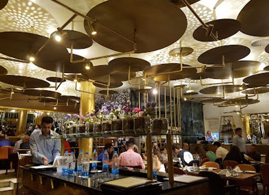 lebanon/beirut/gemmayzeh/restaurant/society