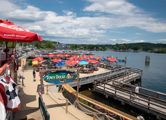 new-hampshire/lake-winnipesaukee/restaurant/town-docks-restaurant-summers-only