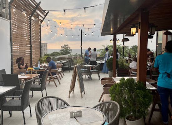 gabon/crystal-mountains-region/restaurant/lamaia-lounge-bar-restaurant