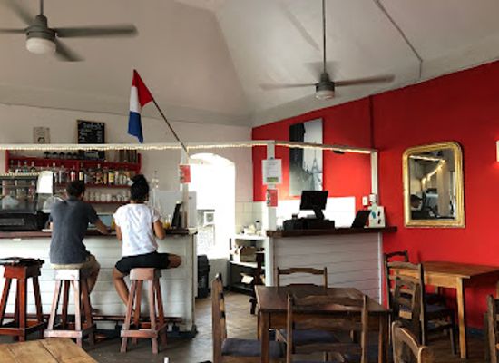 dominica/middleham-falls/restaurant/petit-paris-restaurant-bar