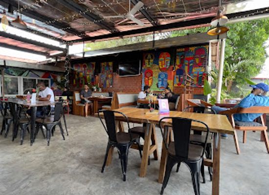 zambia/lusaka/longacres/restaurant/scallywags-cafe-and-restaurant