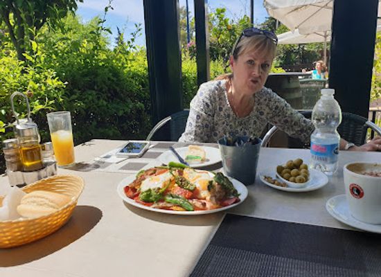 gibraltar/camp-bay/restaurant/piccadilly-garden-bar