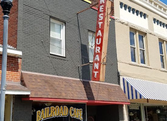 indiana/the-hoosier-national-forest/restaurant/railroad-cafe-lounge