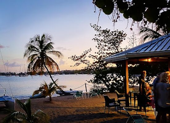 grenada/black-bay-beach/restaurant/sand-bar-grill