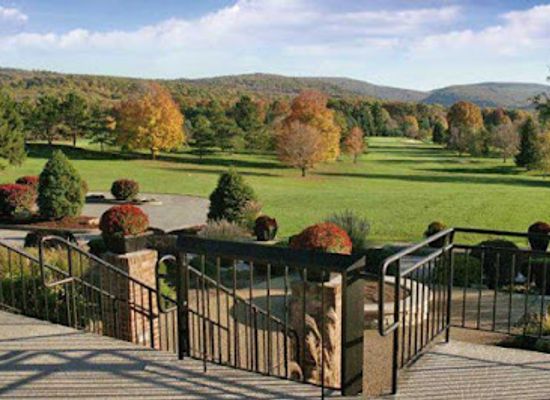 pennsylvania/laurel-highlands/restaurant/spike-bar-grill-at-chestnut-ridge