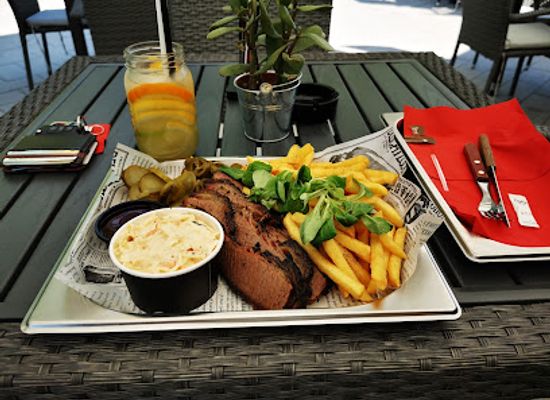 hungary/debrecen/restaurant/rednekk-bbq-bar