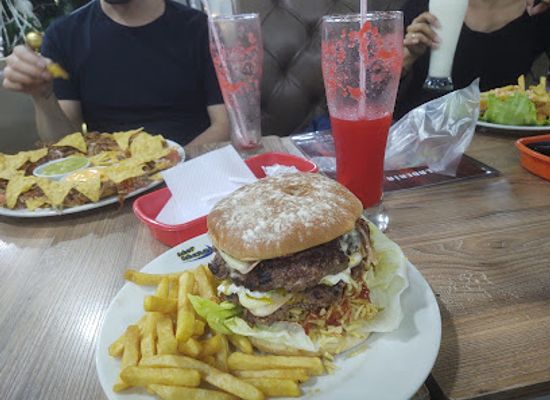 colombia/risaralda-department/restaurant/sabor-cubano-sede-bolivar-heladeria-y-restaurante-pereira