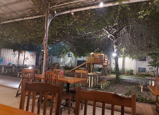 tanzania/dar-es-salaam/kivukoni/restaurant/the-backyard