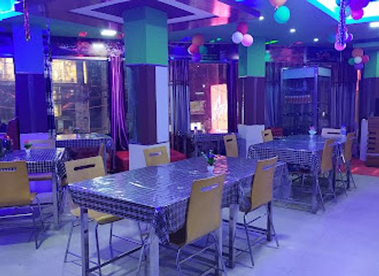 bangladesh/greater-comilla/restaurant/barfi-restaurant-golpea-burger-dhaka