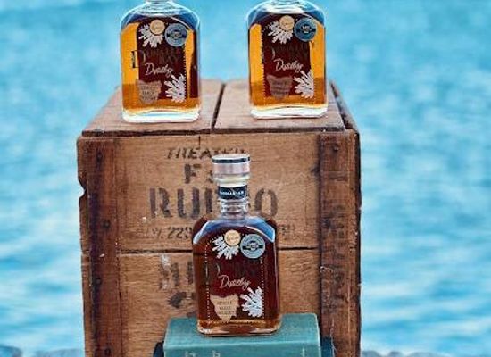 australia/tasmania/restaurant/dunalley-bay-distillery-eat-drink