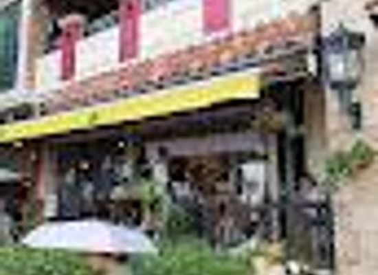 japan/okinawa/restaurant/pork-tamago-onigiri-naha-airport-domestic-terminal-arrival-lobby