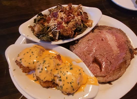 michigan/petoskey/restaurant/lucky-s-prime-time