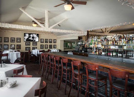 california/santa-barbara/montecito/restaurant/lucky-s