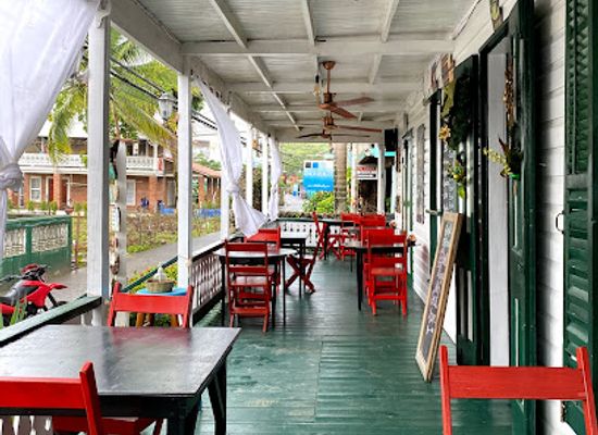 honduras/utila/restaurant/munchies