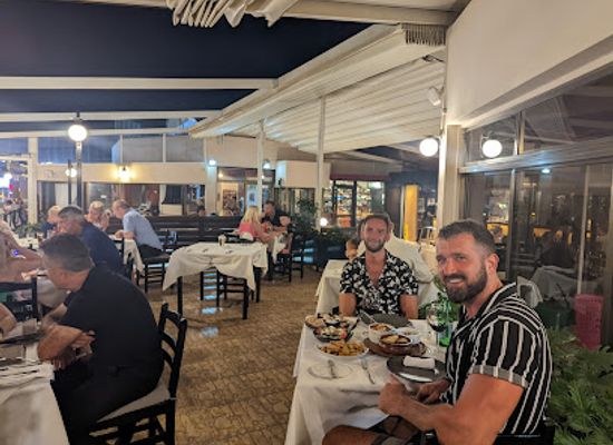 cyprus/protaras/restaurant/sonja-grill-wine