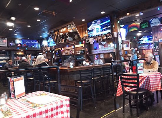mississippi/the-loess-hills/restaurant/huey-s-olive-branch