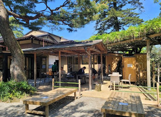 japan/kanazawa/kenrokuen-garden/restaurant/kenrokutei
