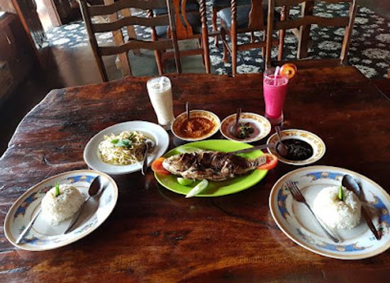 indonesia/lake-toba/restaurant/leo-s-restaurant