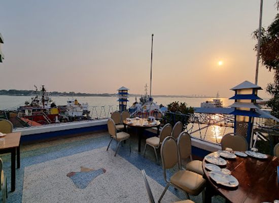 myanmar-burma/yangon/restaurant/junior-duck-restaurant