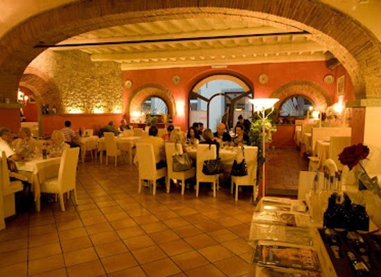 italy/chianti-classico/restaurant/enoteca-ristorante-il-gallo-nero
