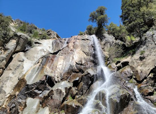 california/sequoia-national-park/restaurant/grizzly-falls-picnic-area