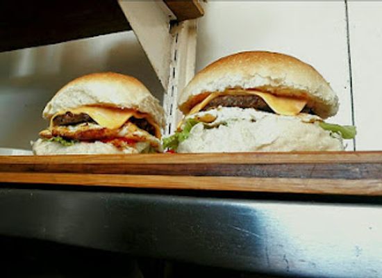 mozambique/vilanculos/restaurant/dio-s-burger