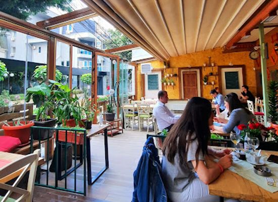 kosovo/lab/restaurant/frame