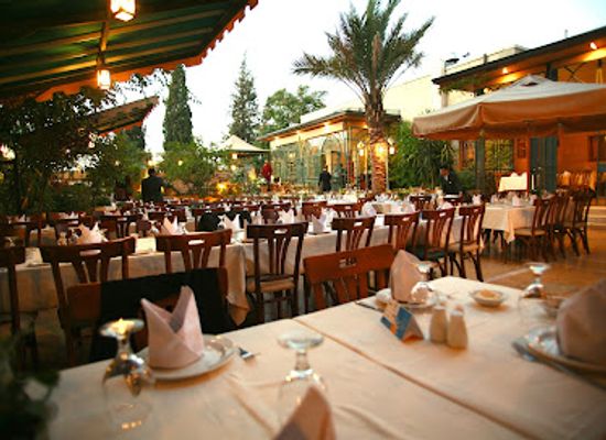 jordan/eastern-desert/restaurant/fakhreldin-restaurant