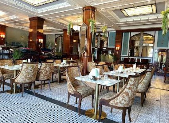 hungary/budapest/restaurant/gundel-cafe-patisserie-restaurant