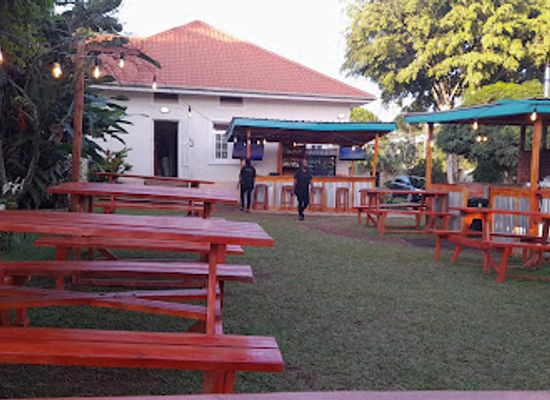uganda/entebbe/restaurant/tilly-s-ribshack-bar
