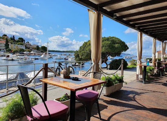 croatia/hvar-island/restaurant/il-porto