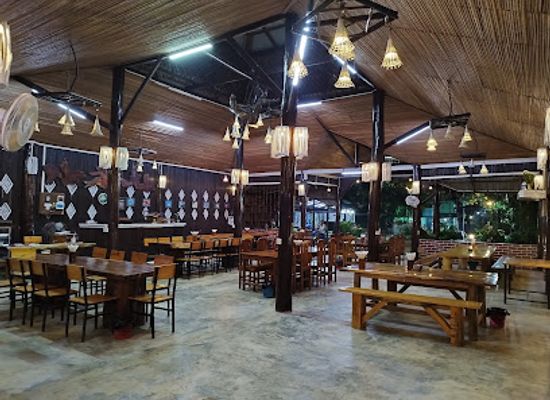 myanmar-burma/ayeyarwady-region/restaurant/food-lover-restaurant