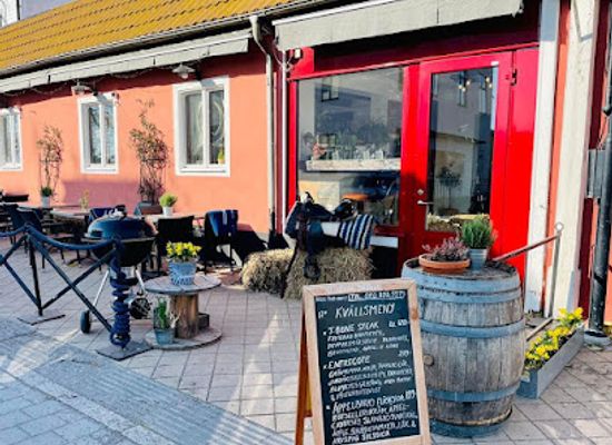 sweden/oland/restaurant/the-red-door-saloon
