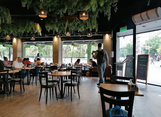 argentina/central-patagonia/restaurant/grand-central-cafe-club
