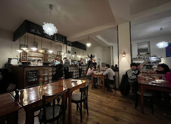 hungary/cserehat/restaurant/koleves-kert
