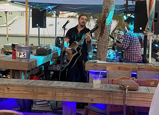 florida/panama-city-beach/restaurant/the-alibi-beach-lounge-grill