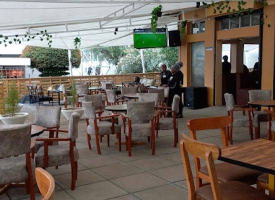 kenya/naivasha/restaurant/full-belly-house