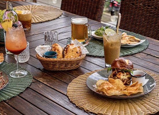 guatemala/caribbean-coast/restaurant/patio-san-roman