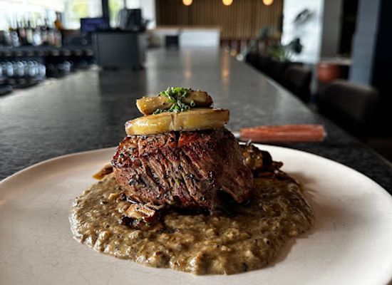 michigan/northern-michigan/restaurant/nomad