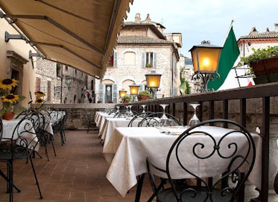 italy/assisi/restaurant/taverna-dei-consoli