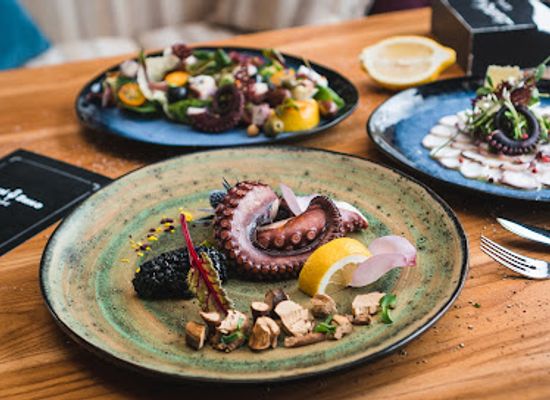 ukraine/kremenchuk/restaurant/druzi-ta-vyno