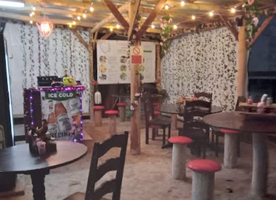 belize/caye-caulker/restaurant/em-s-hideaway
