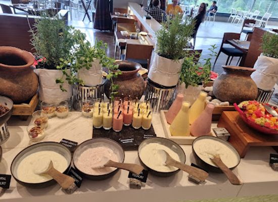 kenya/central-highlands/restaurant/the-larder-restaurant-terrace