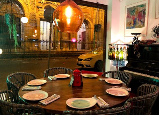 spain/seville/restaurant/contenedor-restaurante-en-sevilla