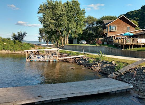 iowa/little-switzerland/restaurant/bill-s-boat-landing