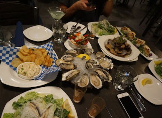 washington/seattle/queen-anne/restaurant/taylor-shellfish-oyster-bar