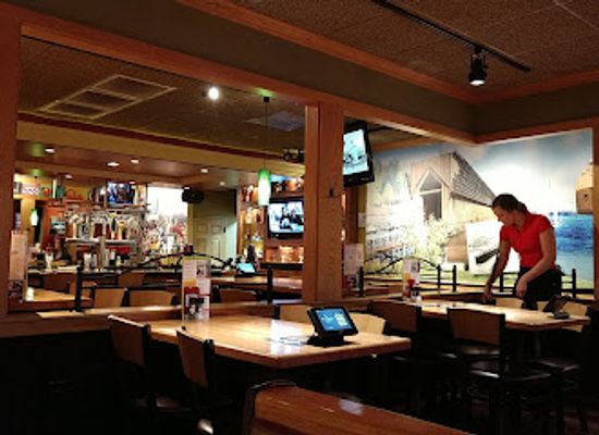 michigan/marquette/restaurant/applebee-s-grill-bar